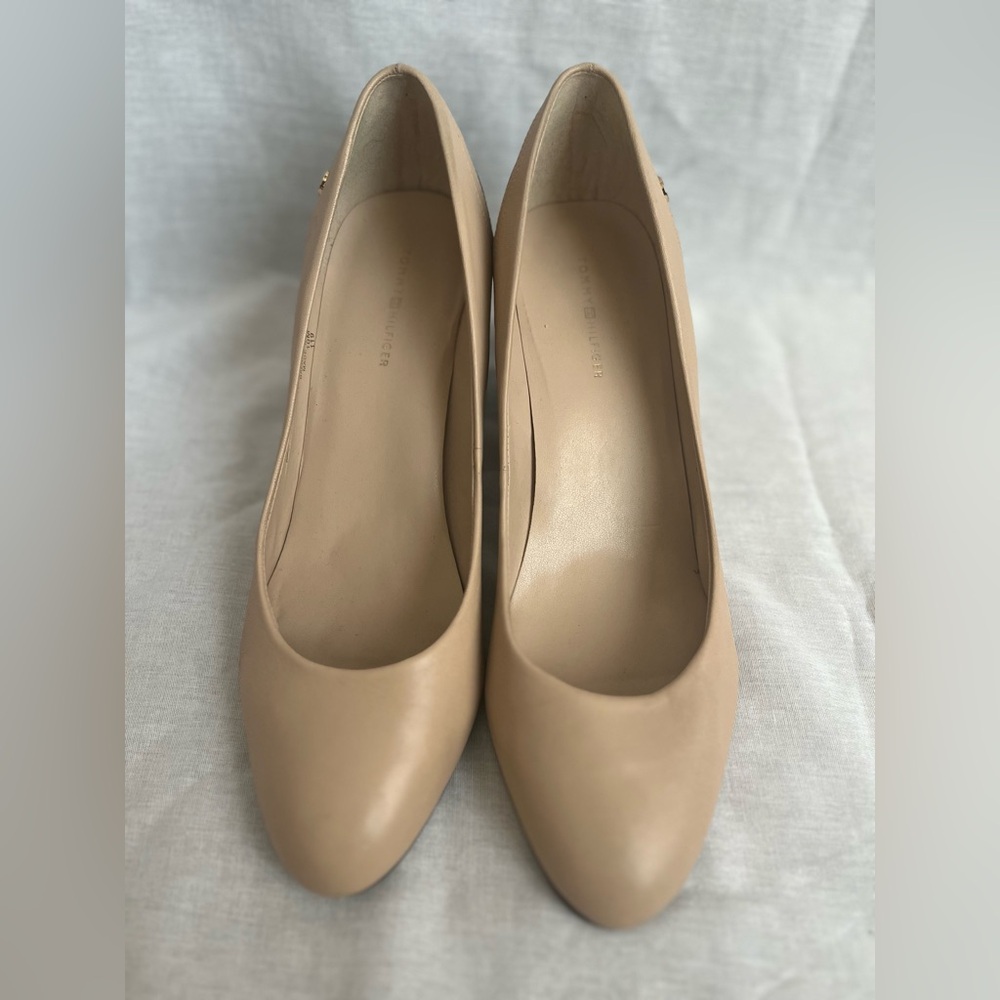 Tan and Black Leather Tommy Hilfiger Pumps
